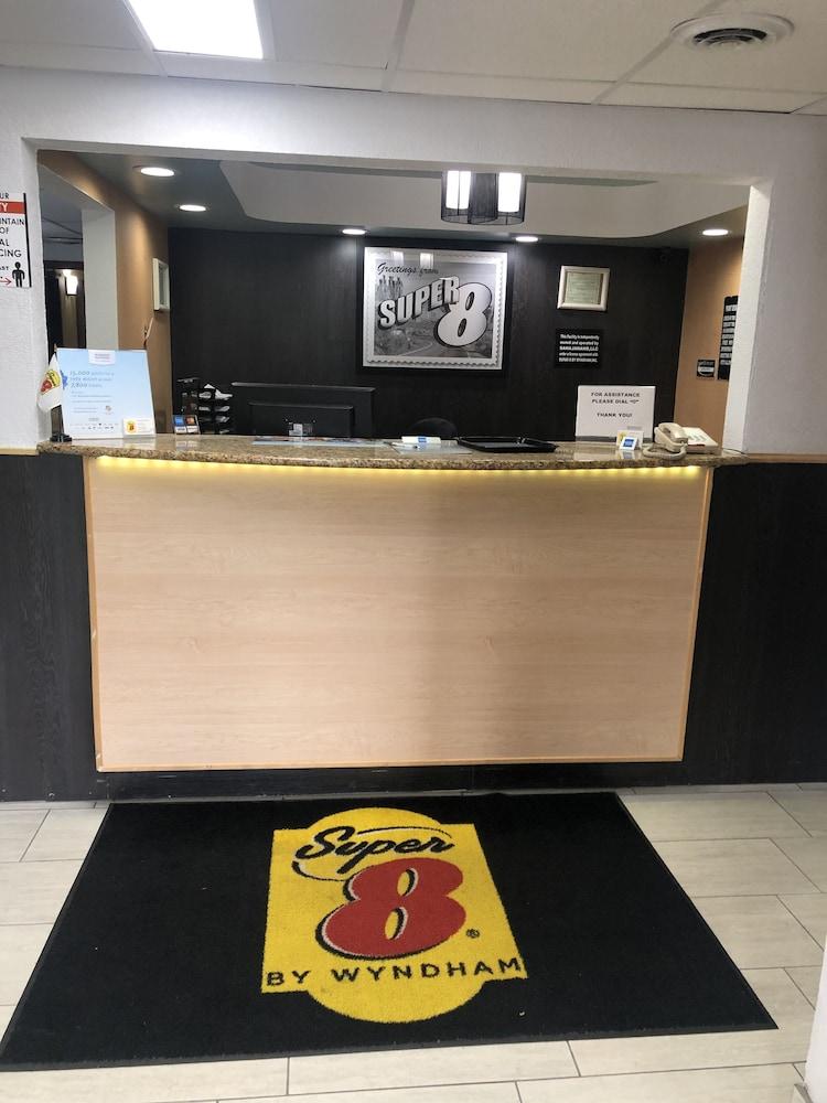 Super 8 By Wyndham Plover Stevens Point Area المظهر الخارجي الصورة